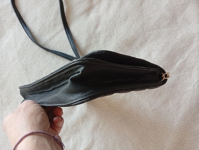 Sac bandoulière noir et doré. Atmosphère - photo numéro 7
