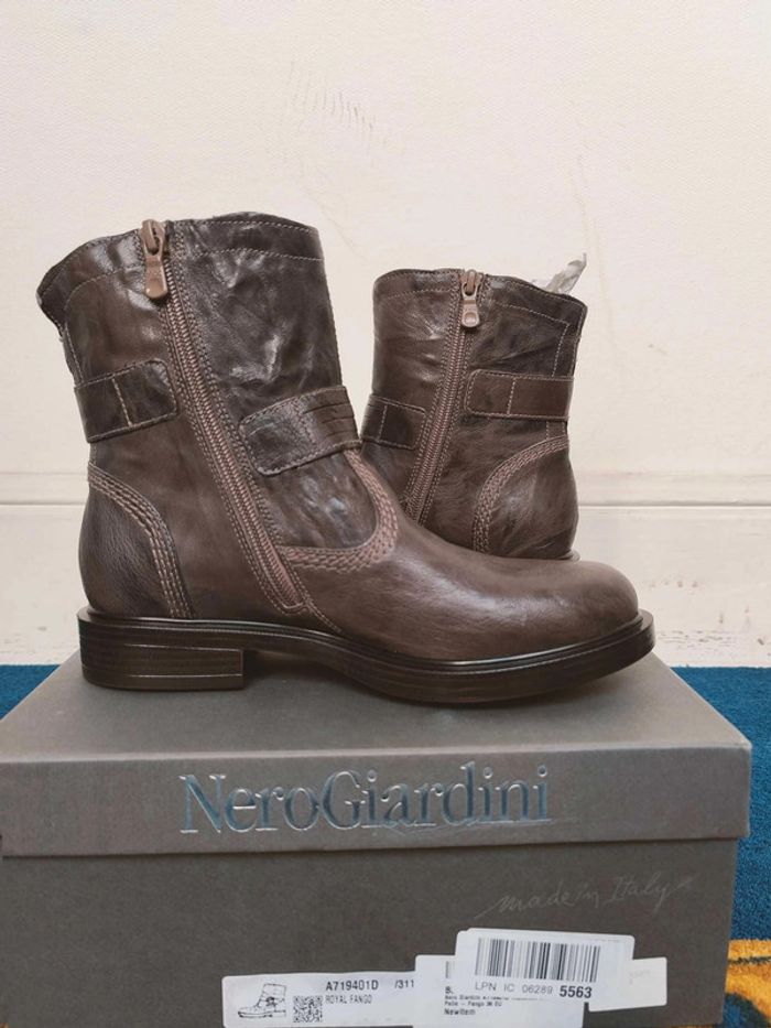 Bottines Nero Giardini en cuir marron, style motard chic