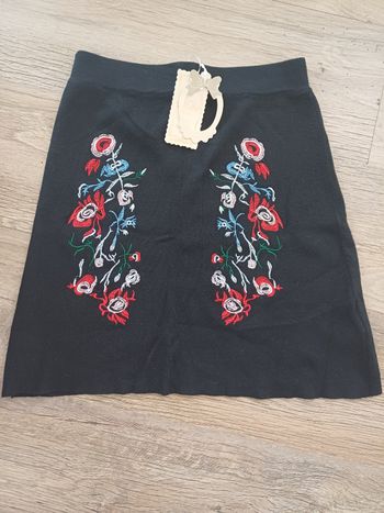 Jupe noir en laine motif fleur neuve