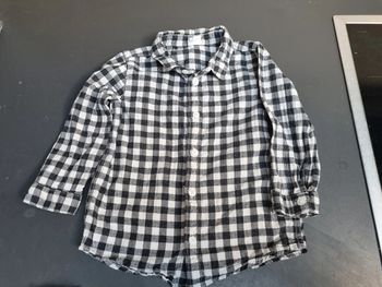 Chemise à carreaux noire et blanche