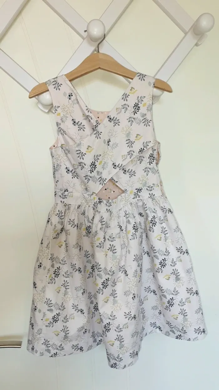 Jolie robe réversible Kiabi taille 6 ans - photo numéro 2