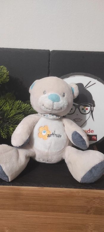 peluche Bebisol doudou ours Arthur beige bleu jaune bandana fleur gris