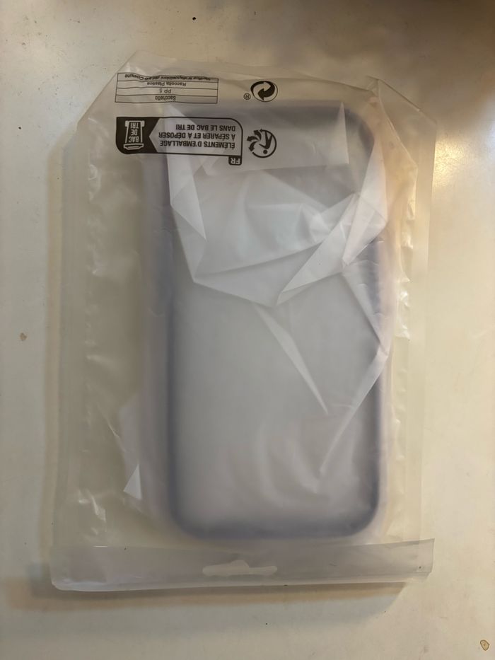 Coque iPhone 14 pro neuve - photo numéro 2
