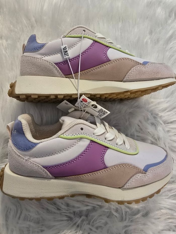 Neuves (non portées)🏷🩷🤩🥰superbes  baskets pointure 34 fille 🩷🤩🥰 - photo numéro 2