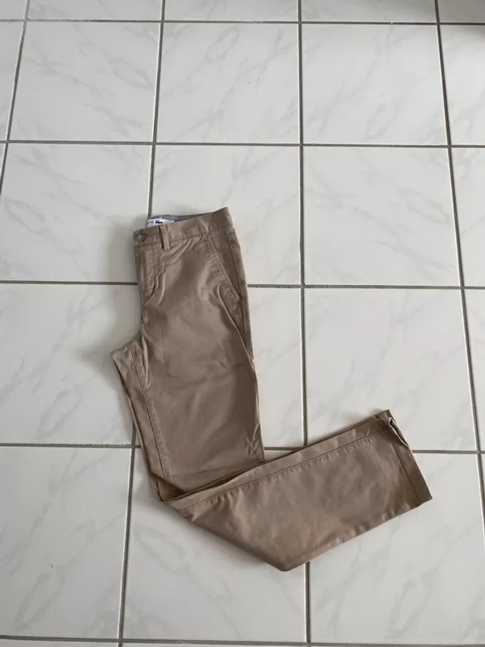 Chino Lacoste Slim Fit Taille 36 FR Comme Neuf