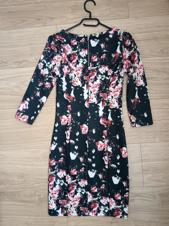 Robe fleurie taille S - photo numéro 2