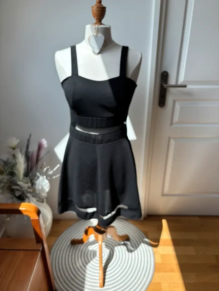 🖤 Robe patineuse noire fines bretelles - Piper & June - T38 - photo numéro 4