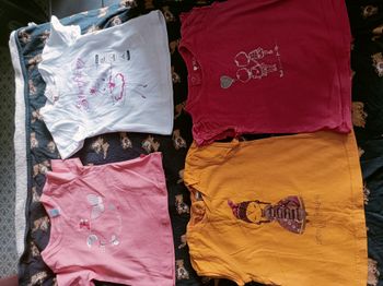 T-shirt bébé 6mois différente marque