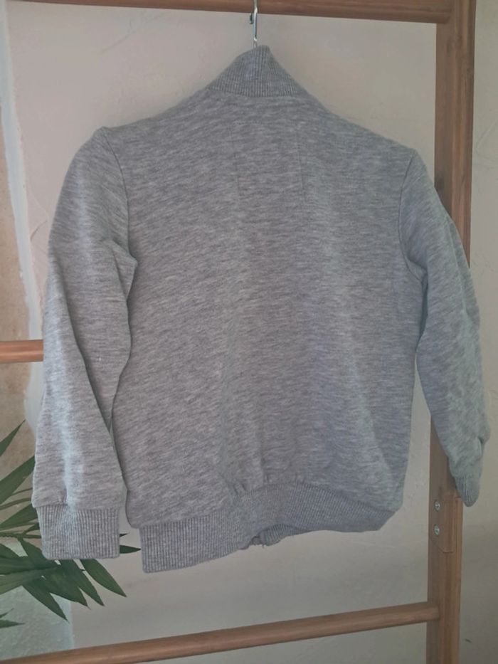 Gilet gris col montant 4 ans parfait état - photo numéro 3