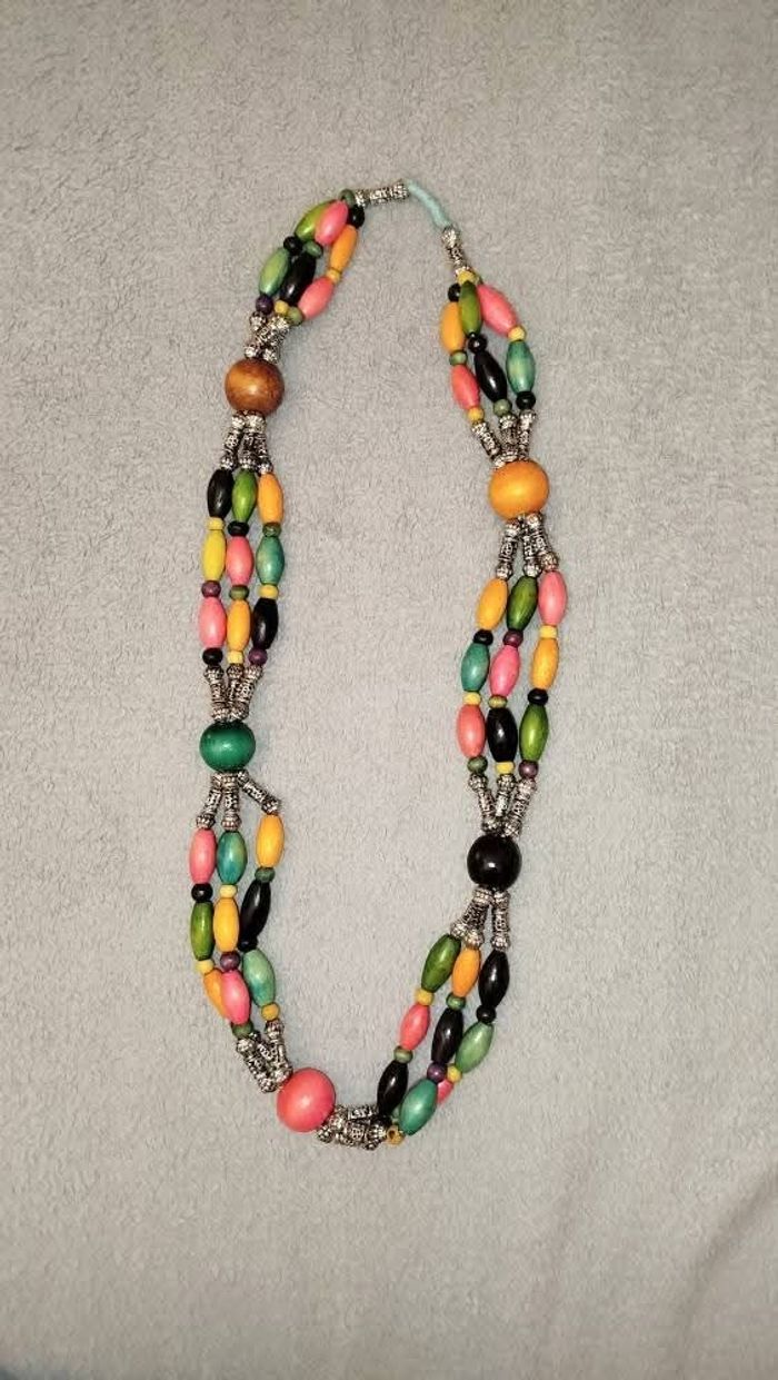 Collier multicolore en bois