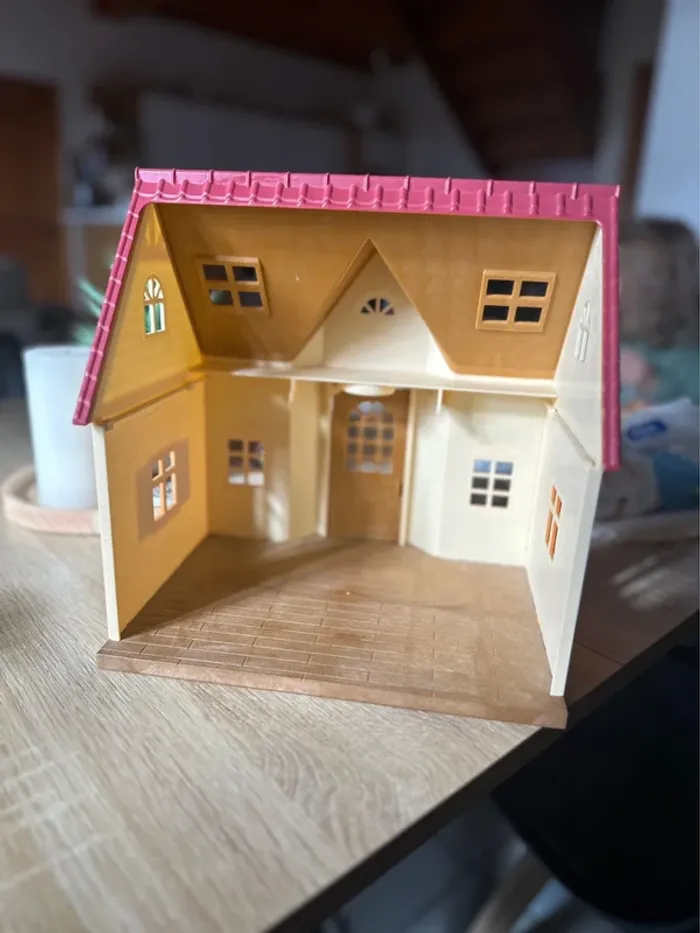 Maison Sylvanian Families – Très bon état – Sans accessoires – Il manque l’étage - photo numéro 2