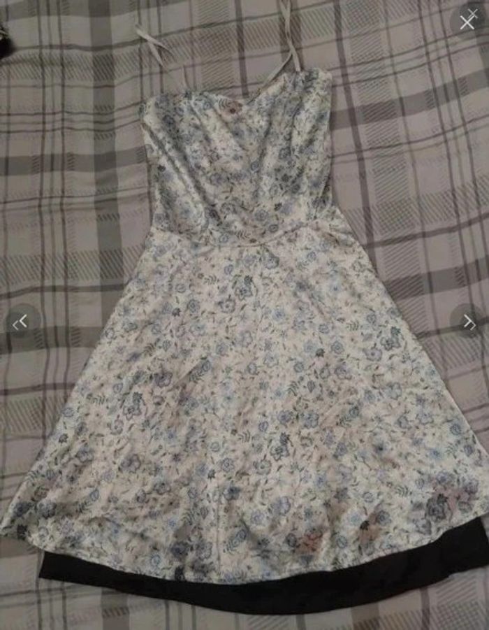 Robe d'été neuve satinée t 36 - photo numéro 2