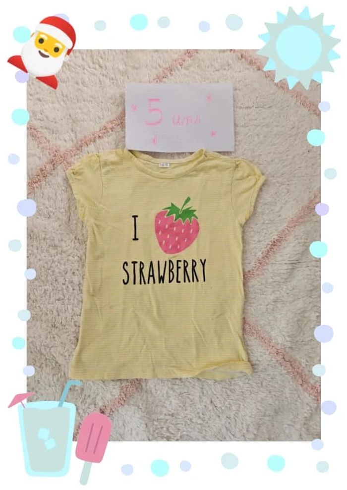 Tee shirt jaune rayure blanche imprime fraise taille 5 ans