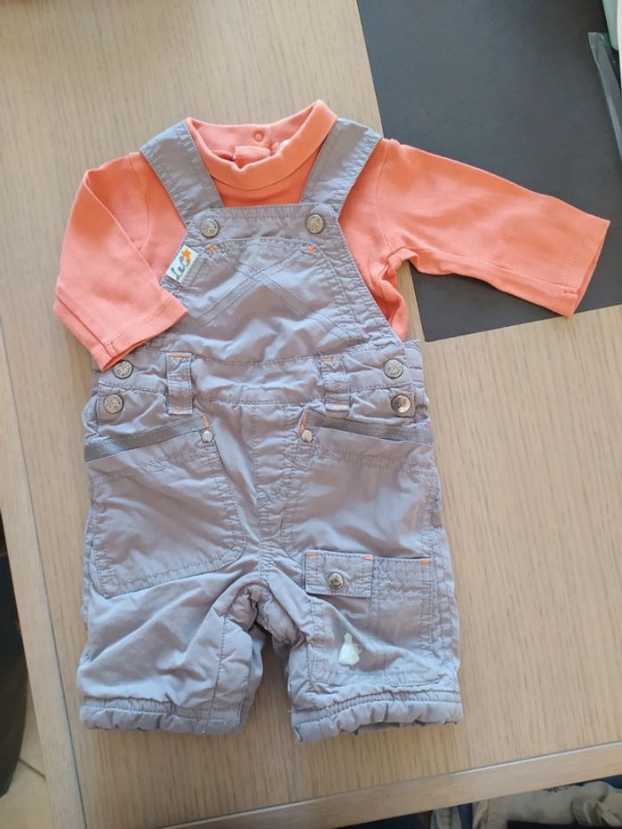 Salopette + lot de T-shirts - photo numéro 2
