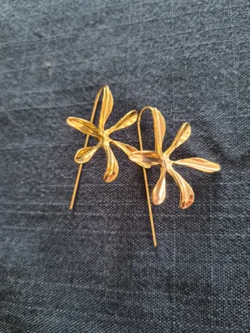 Superbe paire de boucles d'oreilles fleurs