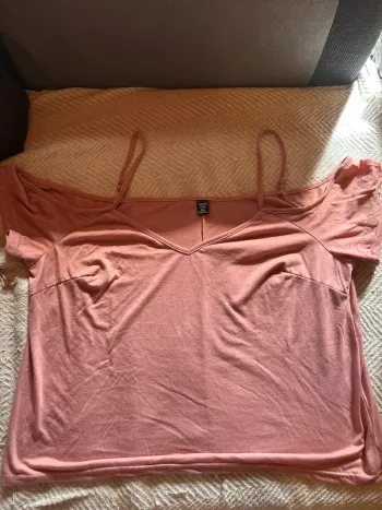 Teeshirt épaules dénudés