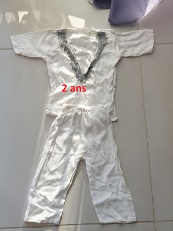 1 ensemble pantalon t shirt blanc léger 2 ans