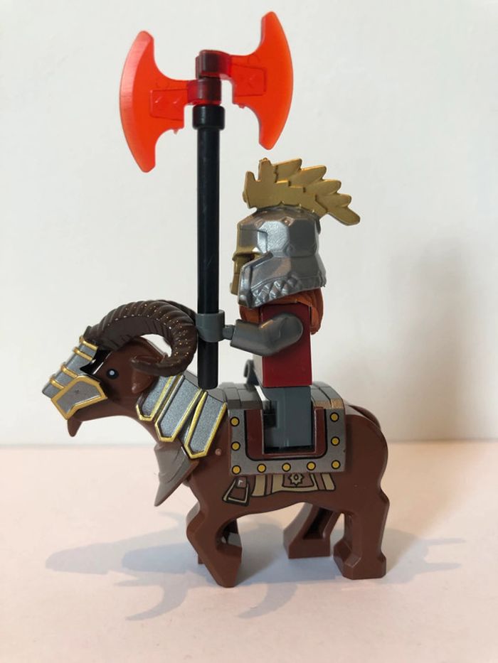 Figurine type lego Gimli sur son bélier. le seigneur des anneaux - photo numéro 2