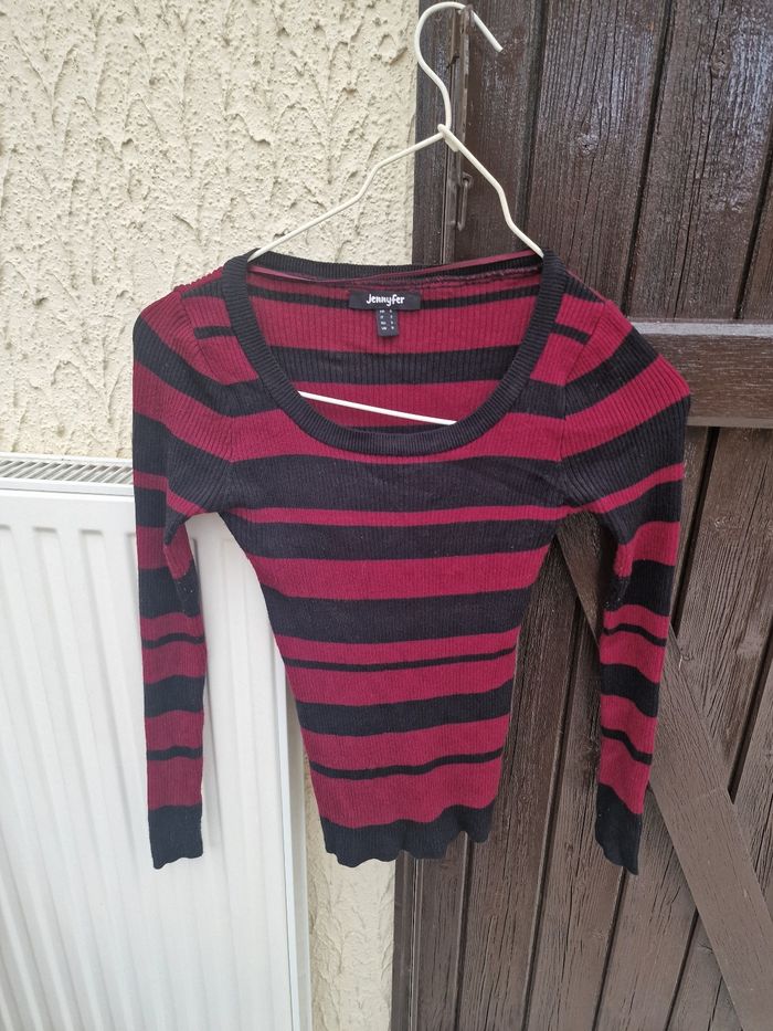 Pull jennyfer rouge et noir taille 36