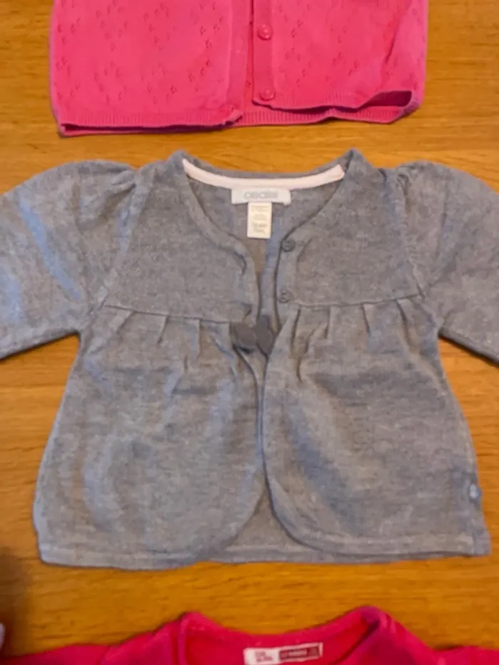 3 gilets 12 mois - photo numéro 3