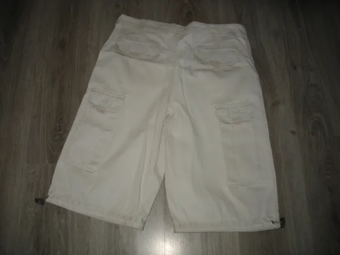 BERMUDA BEIGE "BASIC ONE" - TAILLE 40 - n°01 - photo numéro 2