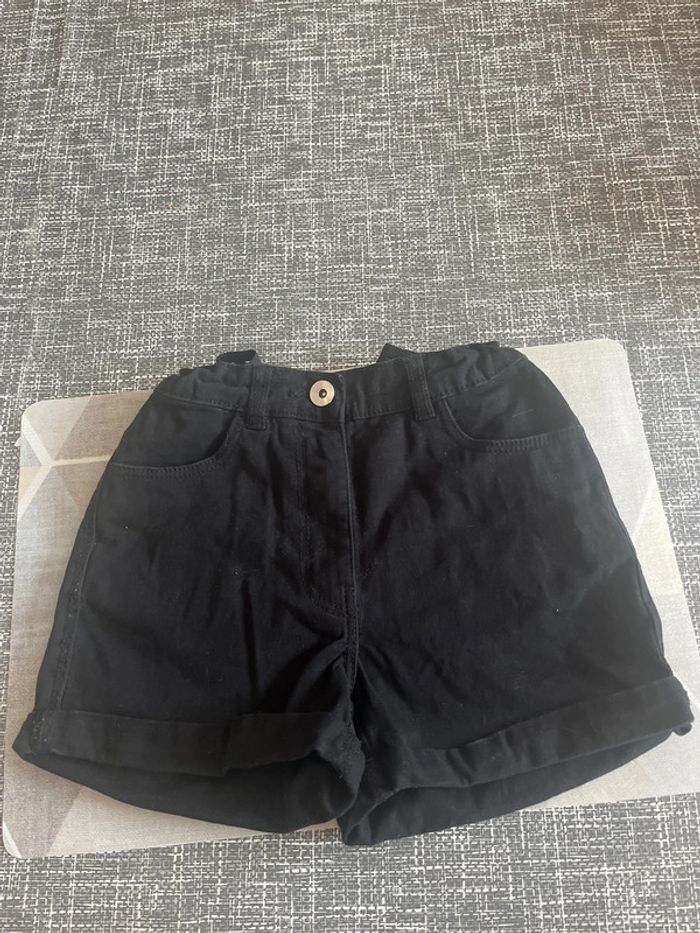 Short fille