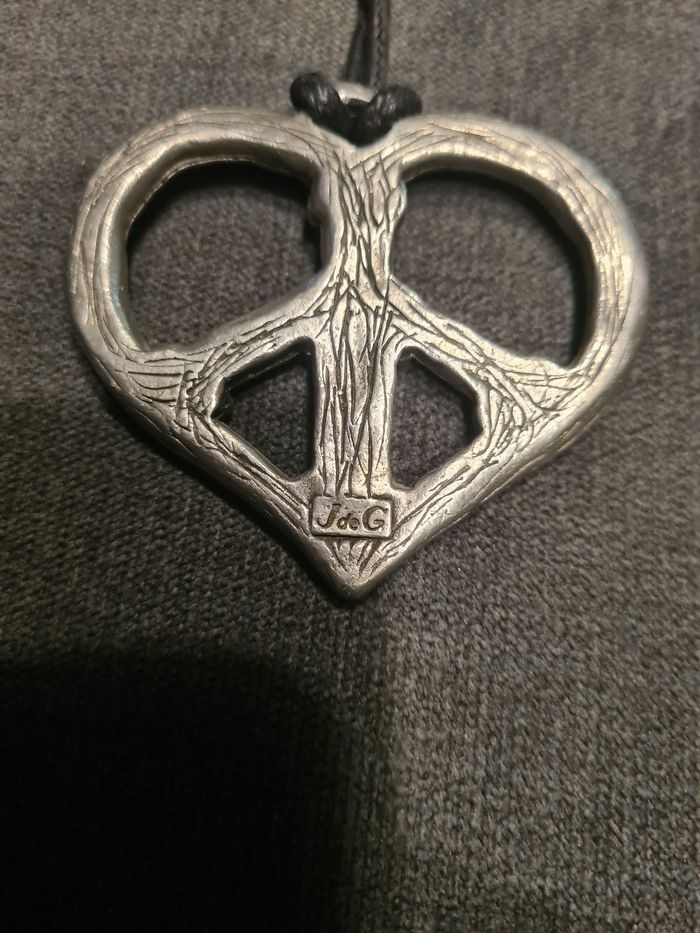 Collier long. coeur peace and love. Argenté. 45 cm. J de G - photo numéro 5