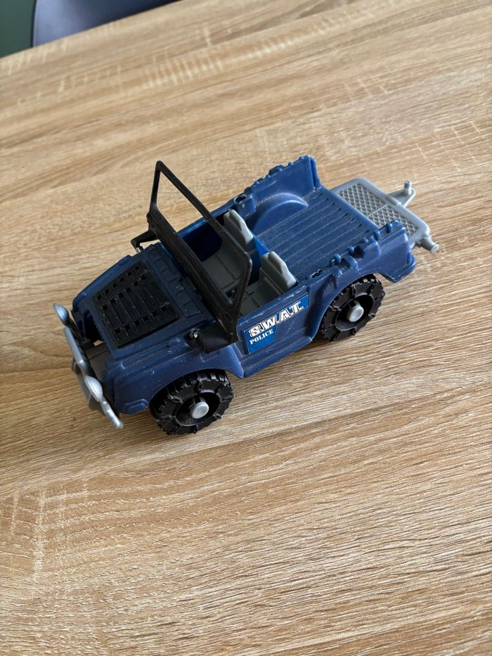 Voiture de swatt - photo numéro 3