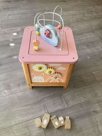 Cube d’activité en bois