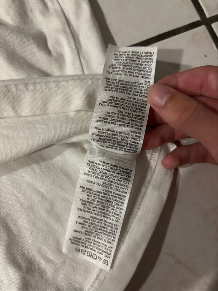 T shirt blanc Kaws X Uniqlo - photo numéro 8