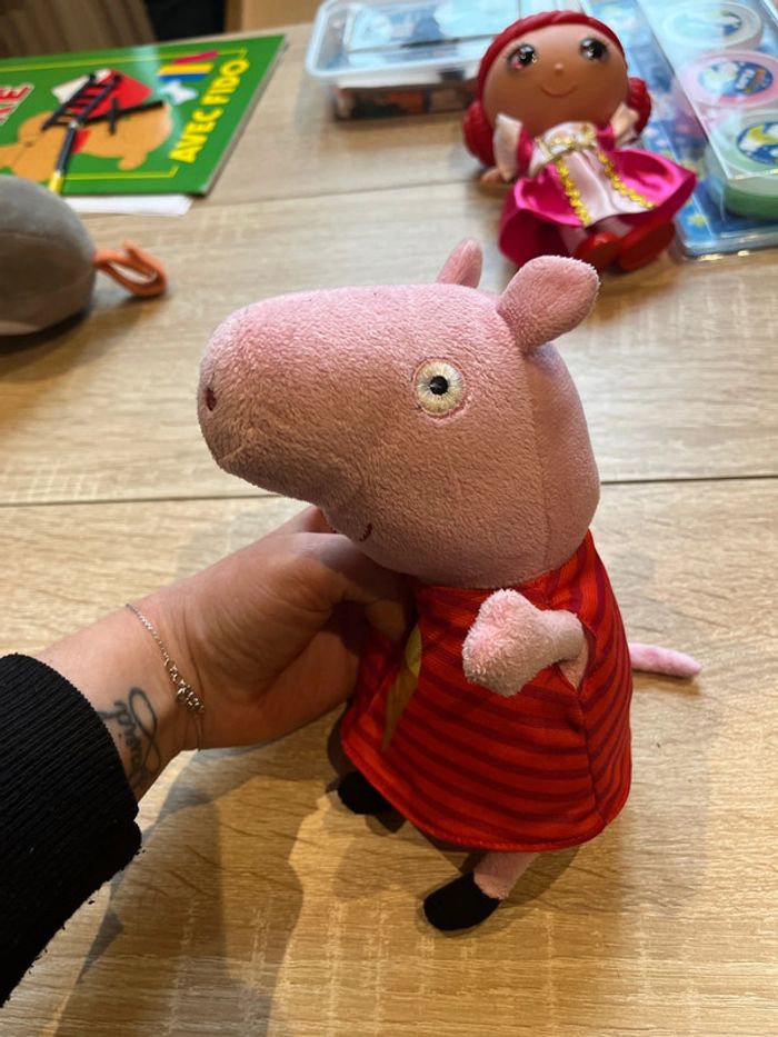Peluche Peppa pig - photo numéro 2