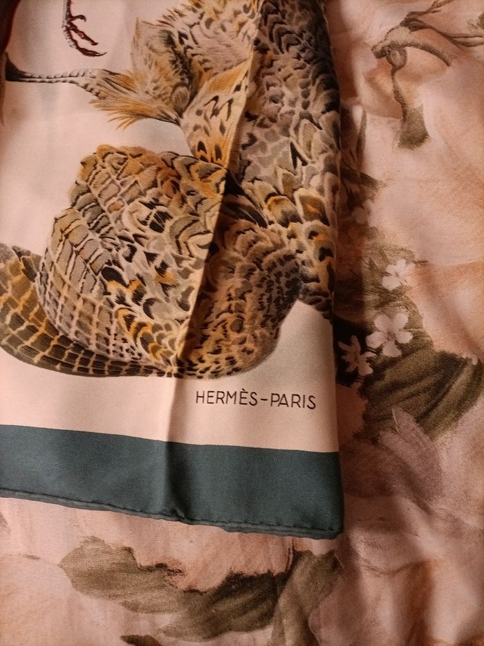 Foulard Hermes en très très bon état - photo numéro 6