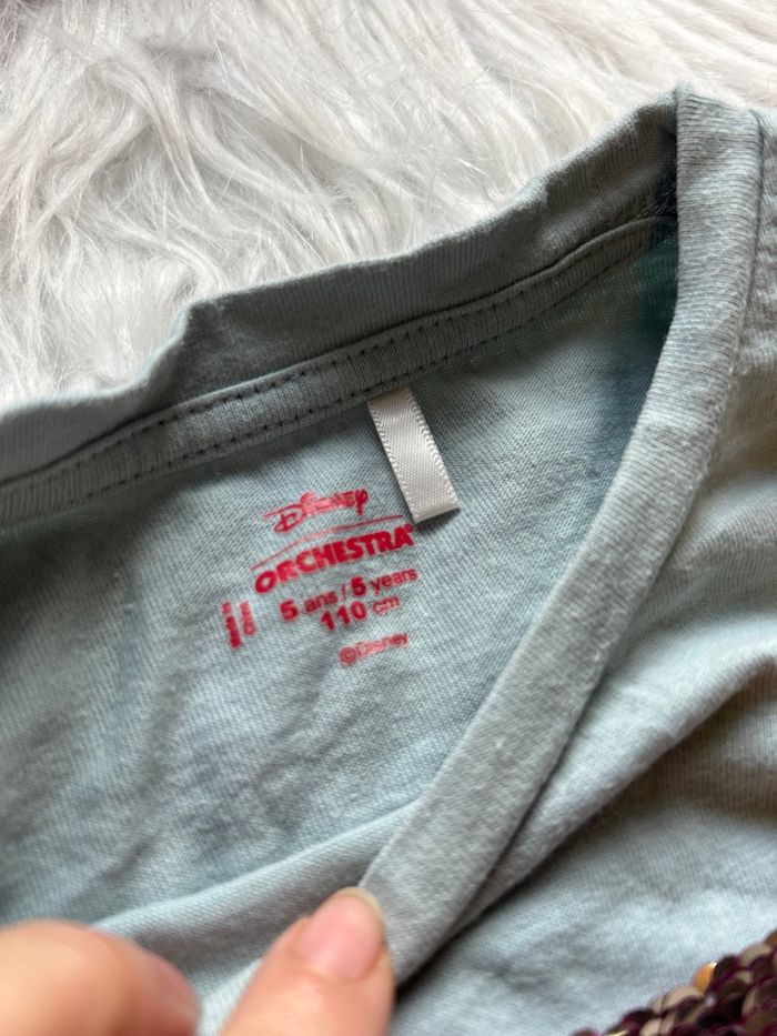 Très beau tee shirt manches longues 🥰 bambi Disney taille 5 ans Une petite tache sur la manche - photo numéro 2