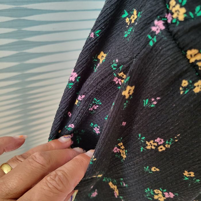 Short taille haute noir fleuri Promod taille L en excellent état - photo numéro 7