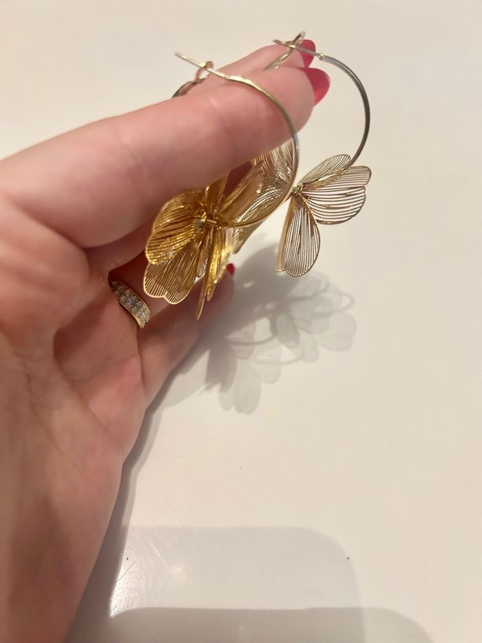 Boucles d’oreilles / Créoles  NEUVES pour femme en forme de fleurs 🌼 couleur doré - photo numéro 5