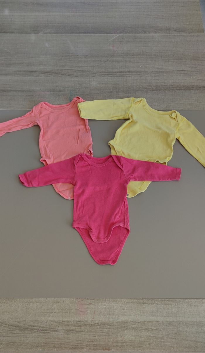 Lot 3 bodys 6 mois bébé 🧡💛❤️ Bodies 6 mois