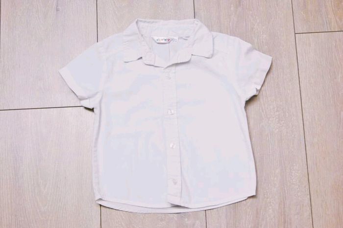 Chemisette blanche. 18 mois garçon . Kidkanai