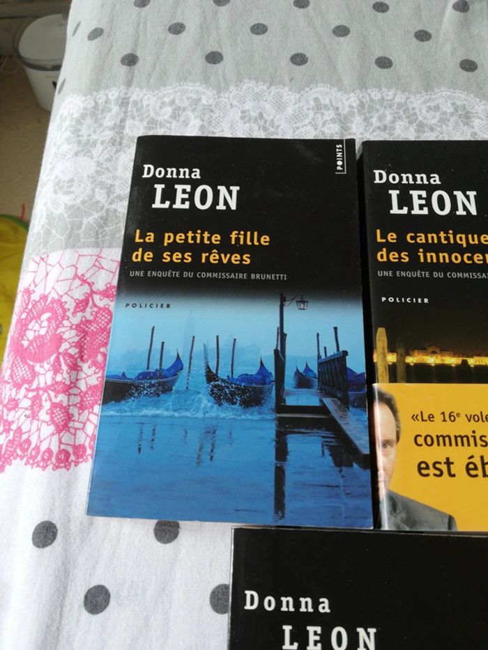 Lot policier - photo numéro 2