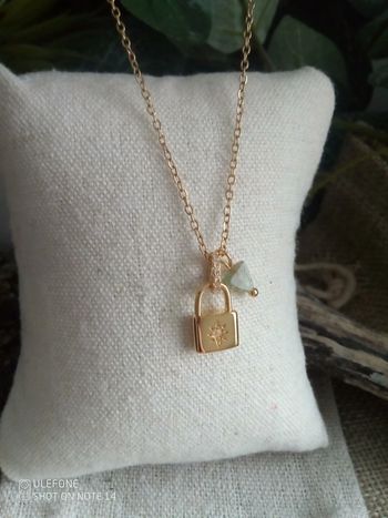 Collier cadenas et pierre de tourmaline