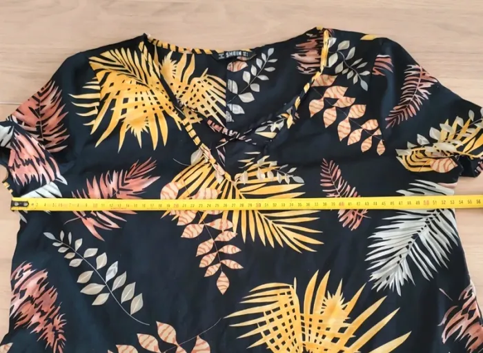 Robe courte noire motifs feuilles jaune et rose corail Taille 40 - photo numéro 9