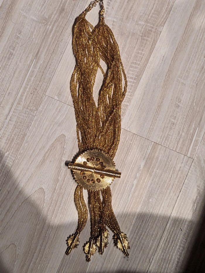 Collier de perles dorées