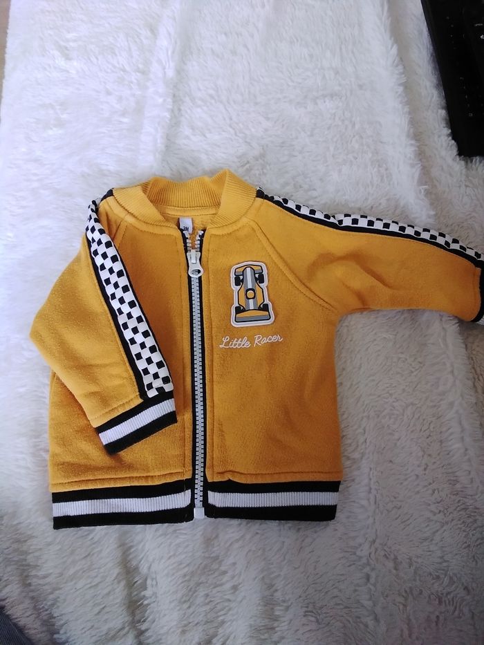 Tee shirt manches longues et veste 3 mois