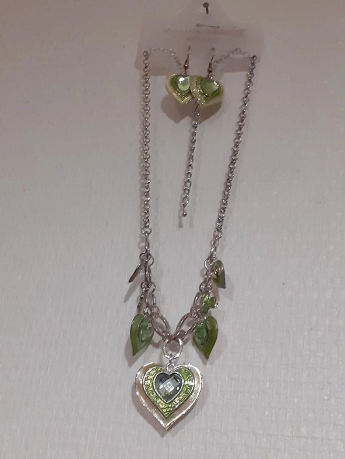 Collier et boucles d'oreilles