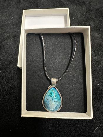 Collier bleu