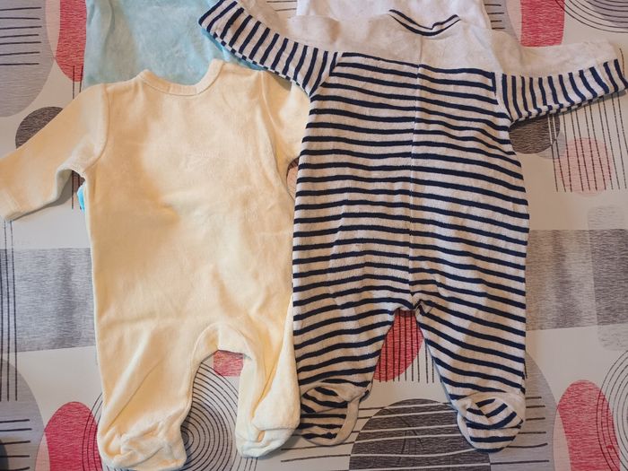 Lot 4 pyjamas qui s'ouvrent devant Taille 1 mois - photo numéro 7