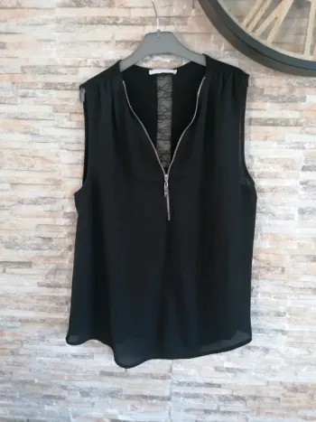 Blouse / haut noir  avec dentelle gemo taille 38