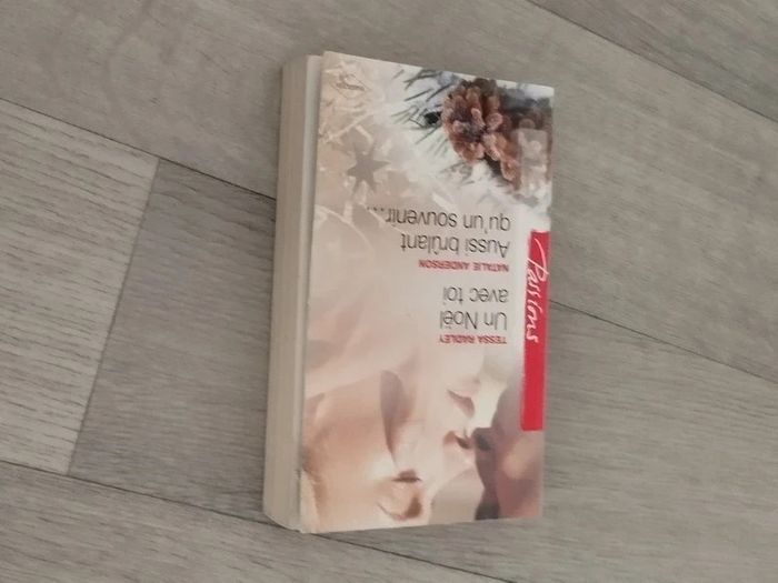 2en1 romans inédits Un noël avec toi et Aussi brûlant qu'un souvenir - 7577569075 - photo numéro 2