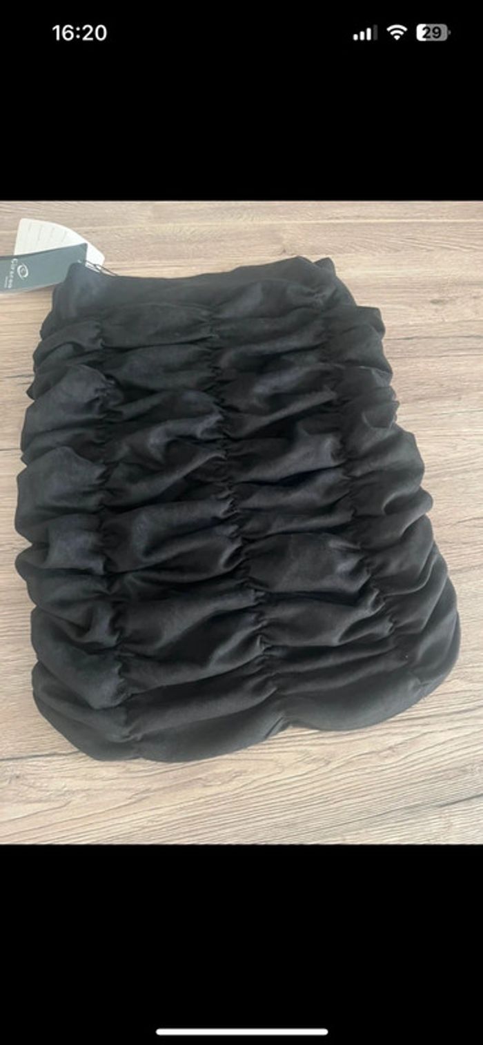 Jupe noire froncée – Taille M/L – Neuve avec étiquette - photo numéro 2