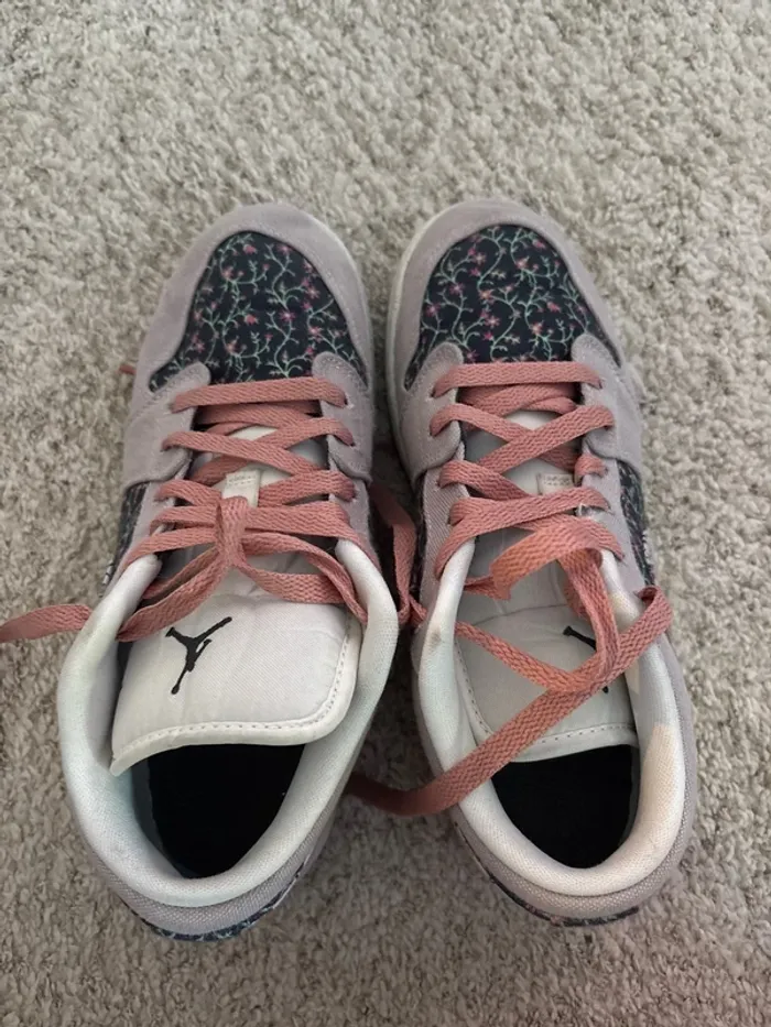 Baskets Nike Air Jordan 1 Low SE Floral - photo numéro 2