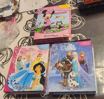 Lot de 3 livres comptines et figurines princesses la reine des neiges et minnie 